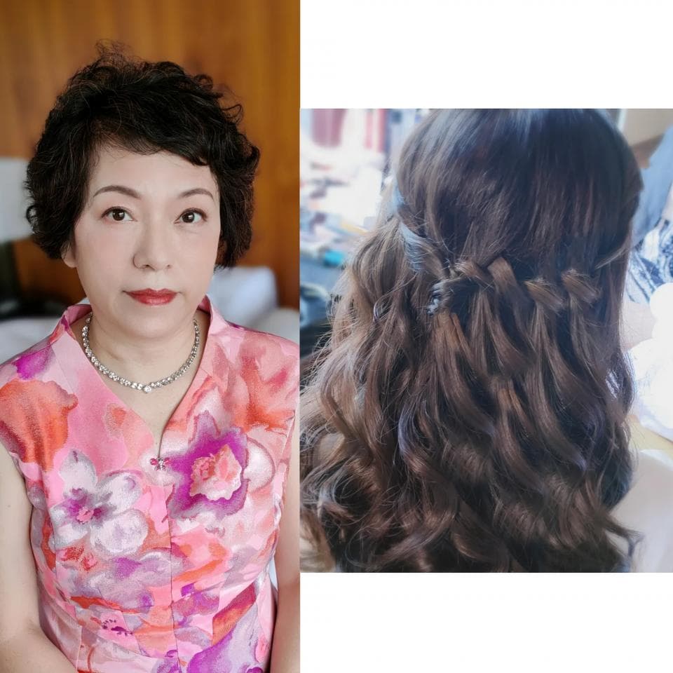 這張「婚禮造型」的照片是一個穿著粉色花朵洋裝,並帶有珍珠項鍊的女性,她的髮型是盤髮,看起來優雅美麗。