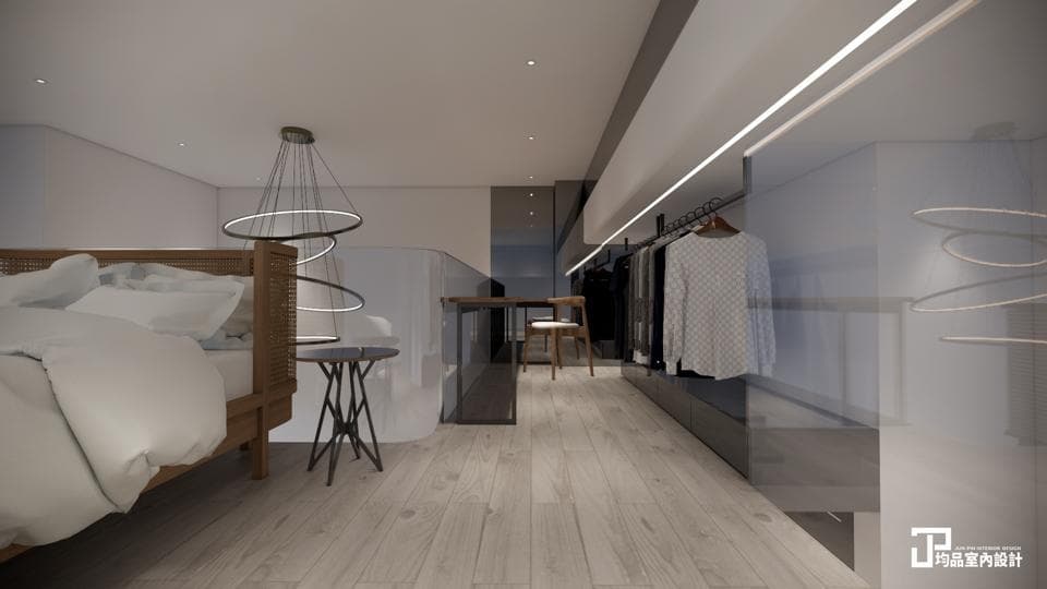 1) 照片顯示一個現代風格的臥室,房間設計簡約,牆壁刷著淺灰色,地板鋪著木地板