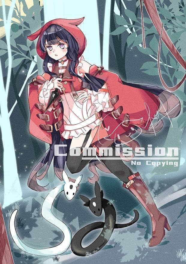 這張照片是一個穿著紅色斗篷的女孩,她站在森林中,周圍有兩條蛇,一條白色,一條黑色。女孩的衣服上有許多裝飾,看起來很精緻。