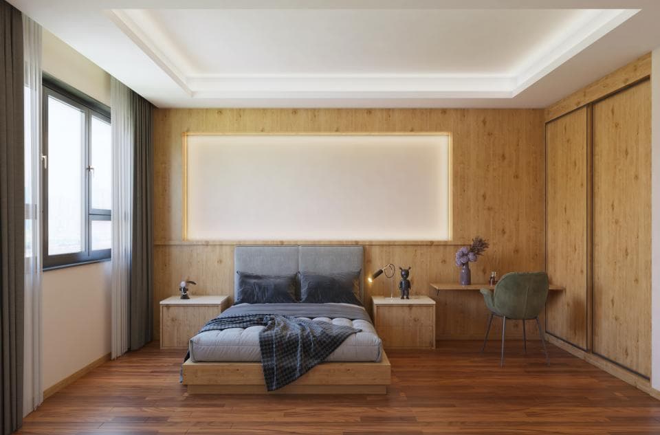 這張「臥室」的照片是一間以木質色調為主的臥室,床頭板是灰色布藝,床頭櫃上有檯燈和裝飾品,房間角落擺放著一個書桌和椅子,牆壁上有一個大型的方形鏡子。