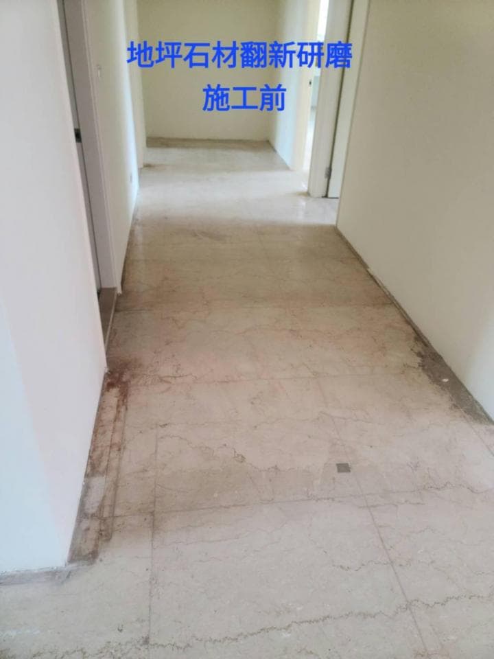 這張照片是一條鋪著大理石的走廊,看起來像是正在裝修的房子。