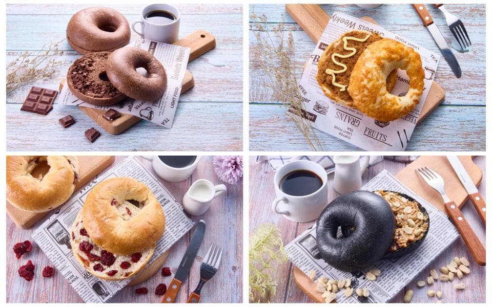 這張「四種不同口味甜甜圈」的照片是, 左上角是巧克力甜甜圈,右上角是奶油起司甜甜圈,左下角是草莓醬甜甜圈,右下角是芝麻醬甜甜圈。