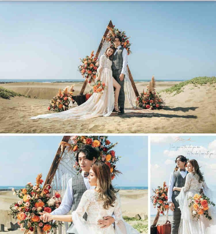 這張照片是一對新人站在一個木製三角形拱門前,拱門上佈滿了鮮花,他們身穿婚紗禮服,手牽著手,看起來非常幸福。