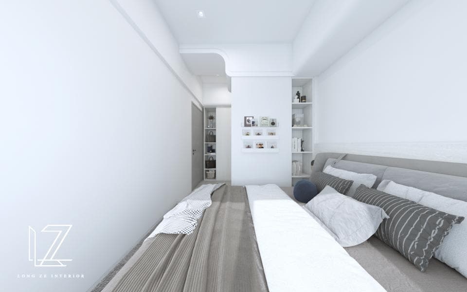 這張照片是一個簡約的臥室,床鋪上鋪著灰色床單,枕頭上則放著灰色和白色枕套,呈現出舒適的氛圍。