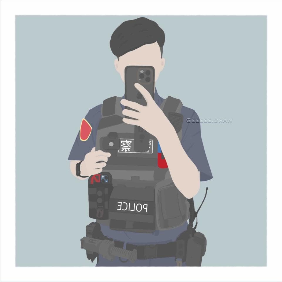 這張照片是一個警察,他穿著制服,正在用手機自拍。他戴著帽子,臉上看不到表情,但是可以看出他是一個認真負責的警察。