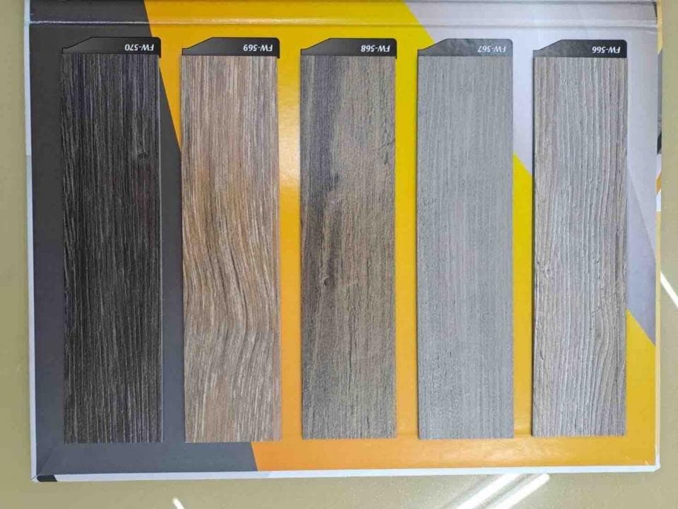 這張照片是五種不同紋理的木紋地板樣本。
