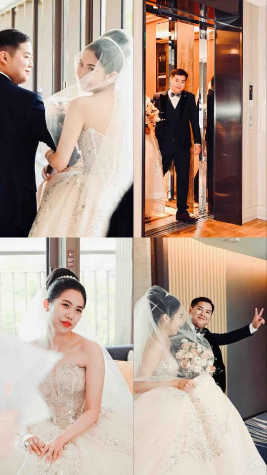 這張照片是新郎新娘結婚的婚禮照片。新娘穿著白色婚紗,頭戴花冠,新郎穿著黑色西裝,手拿捧花。