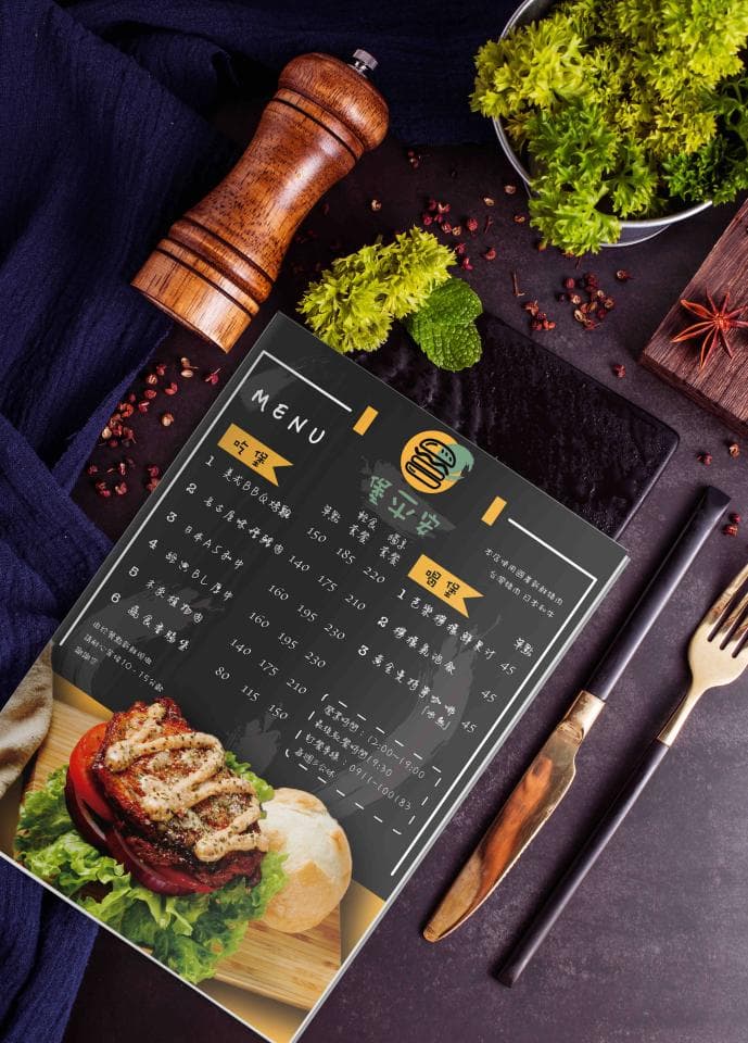 這張照片是一份漢堡菜單,上面寫著各種漢堡的價格。