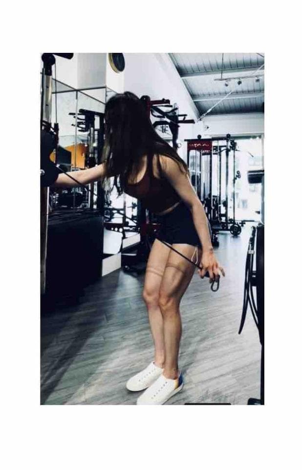 這張照片是關於健身運動的。健身運動可以增強體能,改善心血管健康,並有助於減肥。想要找到適合的健身教練嗎?快來 PRO360 找吧!