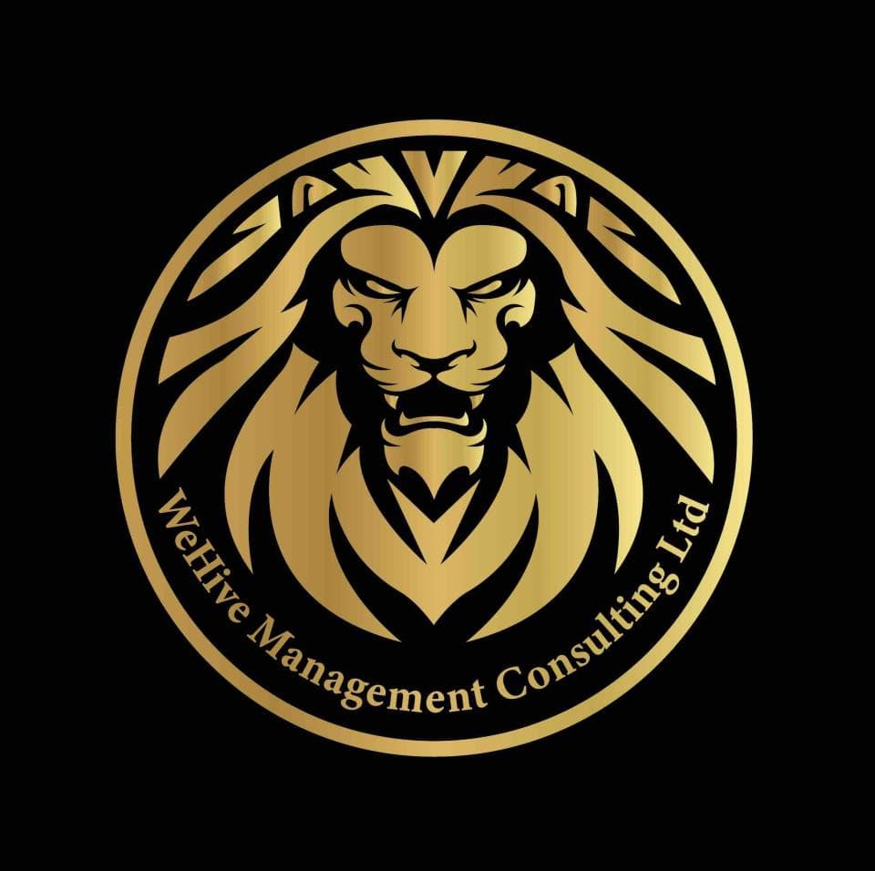這張「WeHive Management Consulting Ltd」的照片是一個金色獅子頭的商標。獅子頭栩栩如生,象徵著力量和領導力。商標的背景是黑色,突出了金色的獅子頭,使它更加醒目。