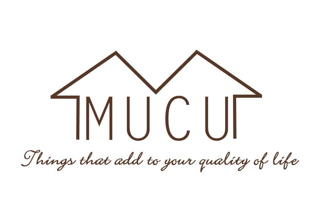 這張照片是一個標誌,上面寫著「MUCUP」,下方有一句標語「Things that add to your quality of life」。