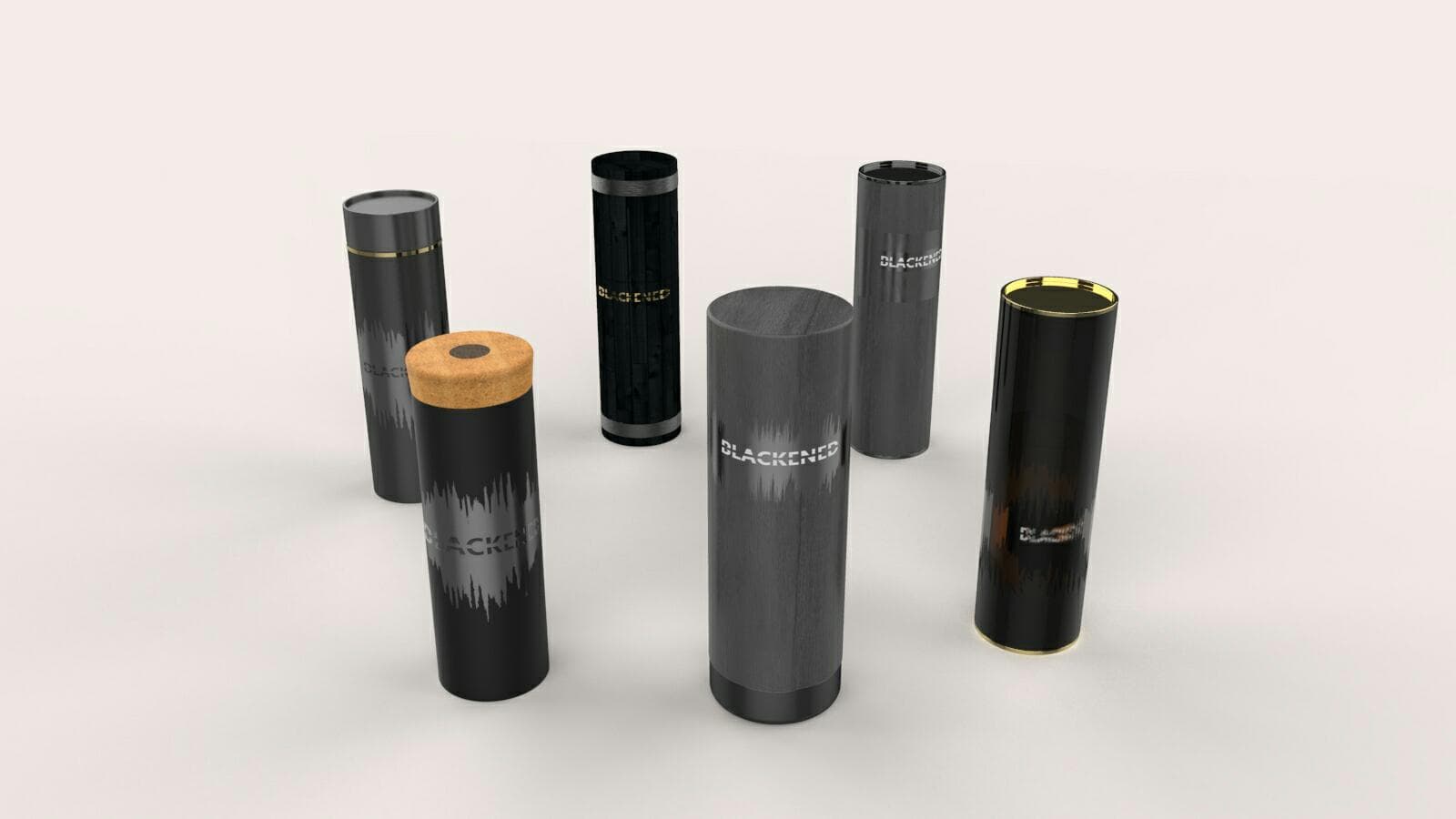 這張「黑咖啡包裝」的照片是五個黑色圓柱形包裝,其中兩個有木頭蓋子,上面印有 BLACKENED 字樣。