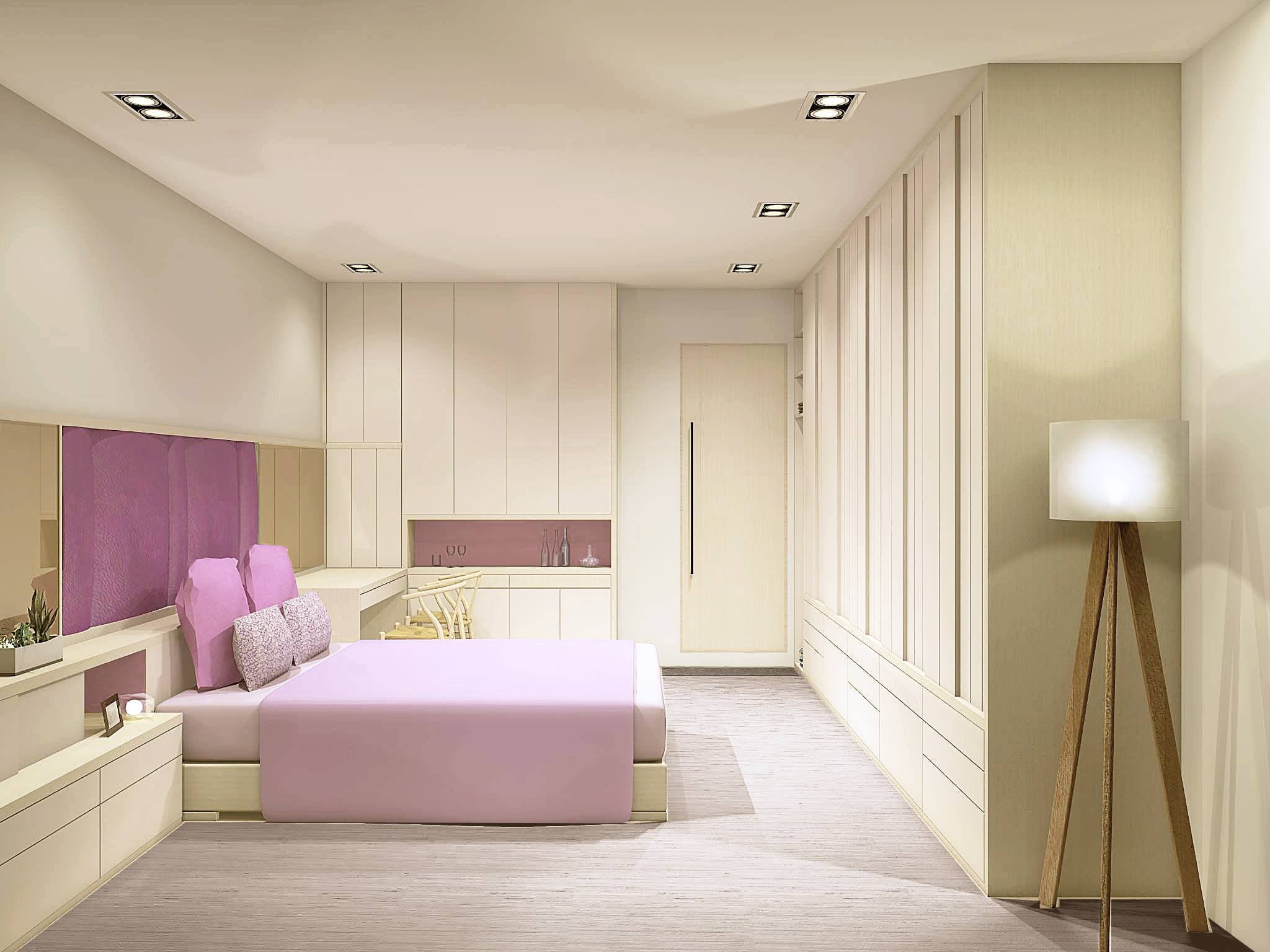 這張「臥室」的照片是一個明亮、現代化的臥室,有淡紫色床頭板和白色櫥櫃。房間裡有一張淡紫色的床,旁邊有一個木製床頭櫃。牆壁上還有一個帶有白色燈罩的落地燈。