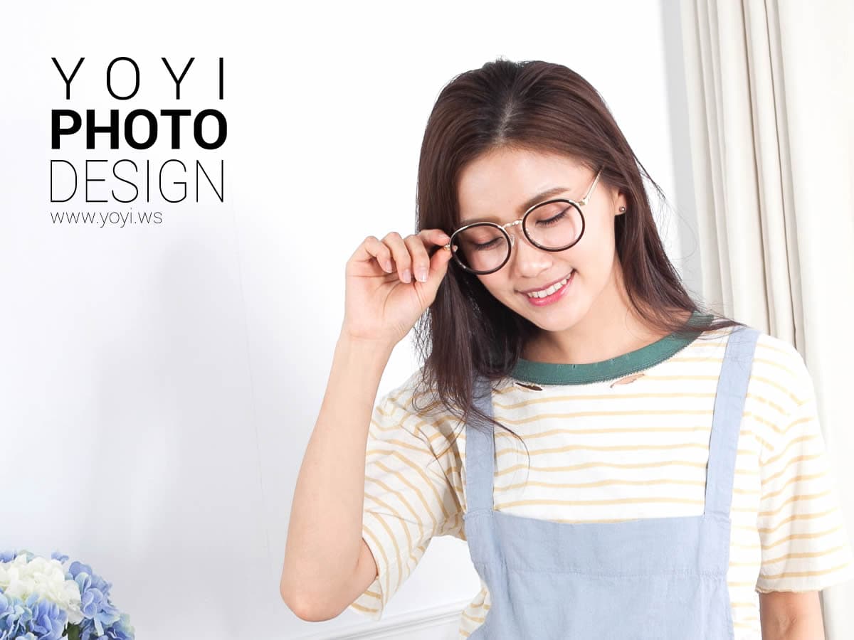 這張照片是一個年輕女子,她戴著圓形眼鏡,看起來很可愛,而且非常時尚。