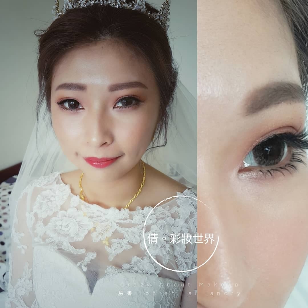 這張「新娘化妝」的照片是一個穿著白色婚紗、戴著皇冠的新娘,她化著精緻的妝容,照片中還特寫了她眼睛的妝容。