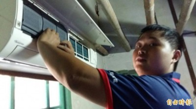 喜憨兒家電維修一把罩發憤考照擺脫打零工生涯